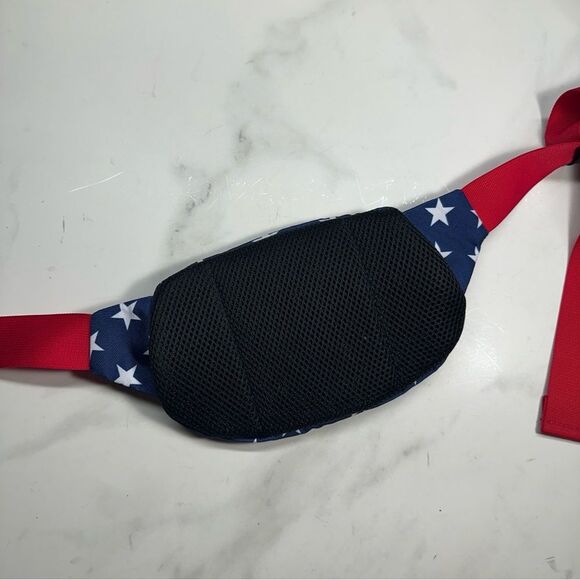 Kavu Spectator red, white & blue US flag waist bag fanny pack, adjustable strap - Picture 5 of 12
